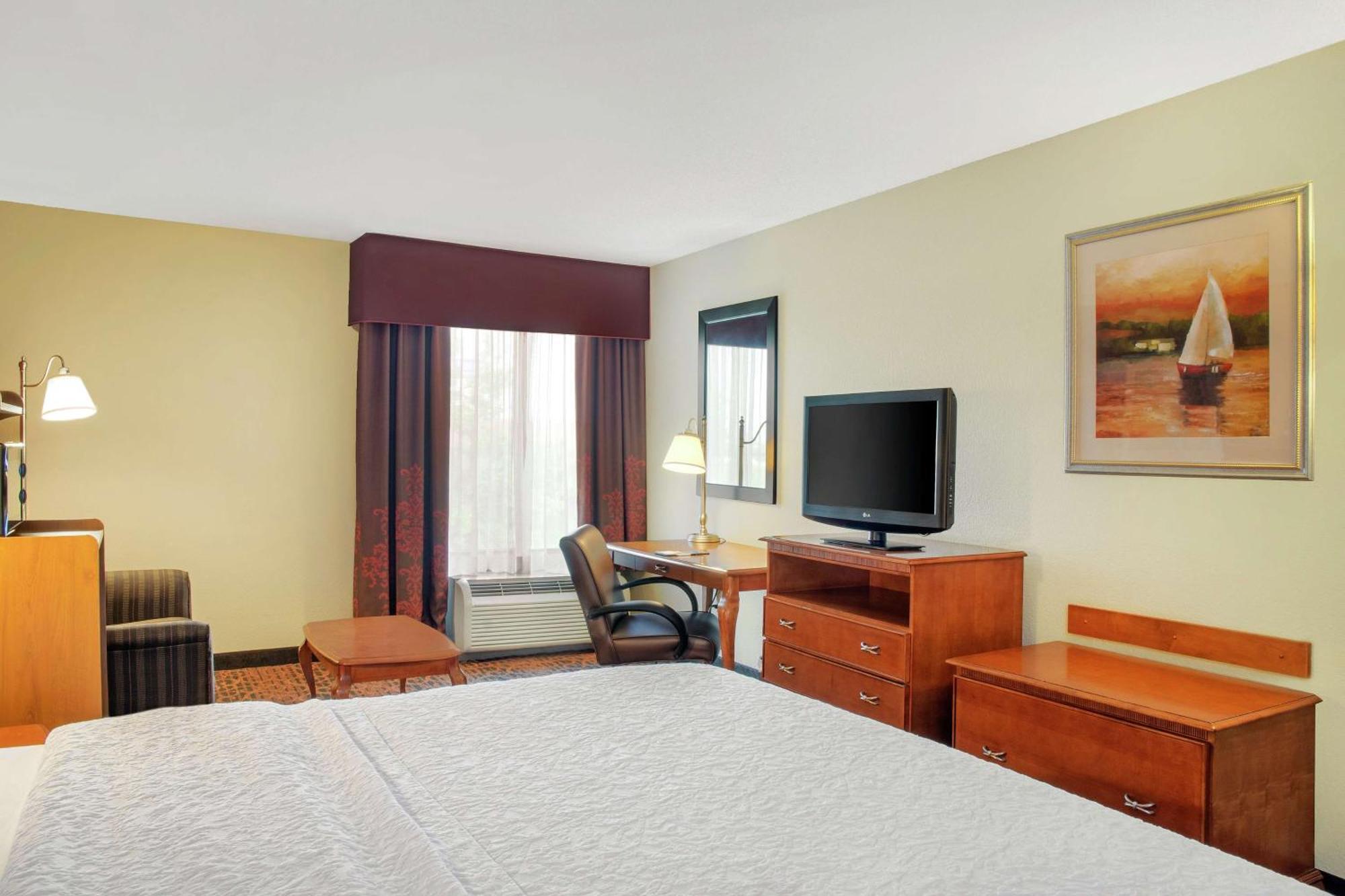 Hampton Inn Мерилвил Екстериор снимка