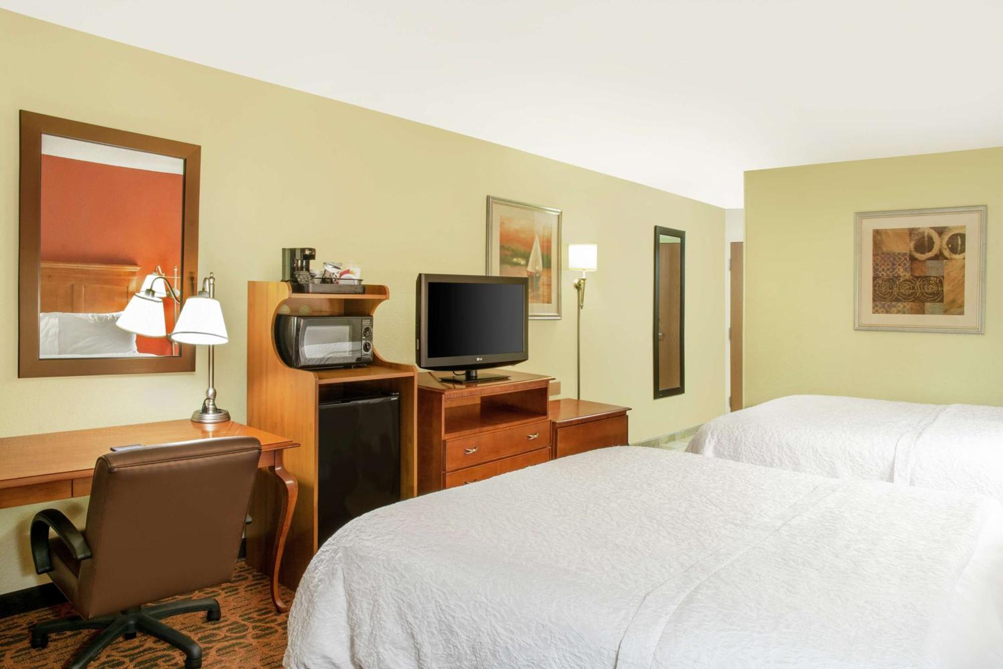 Hampton Inn Мерилвил Екстериор снимка