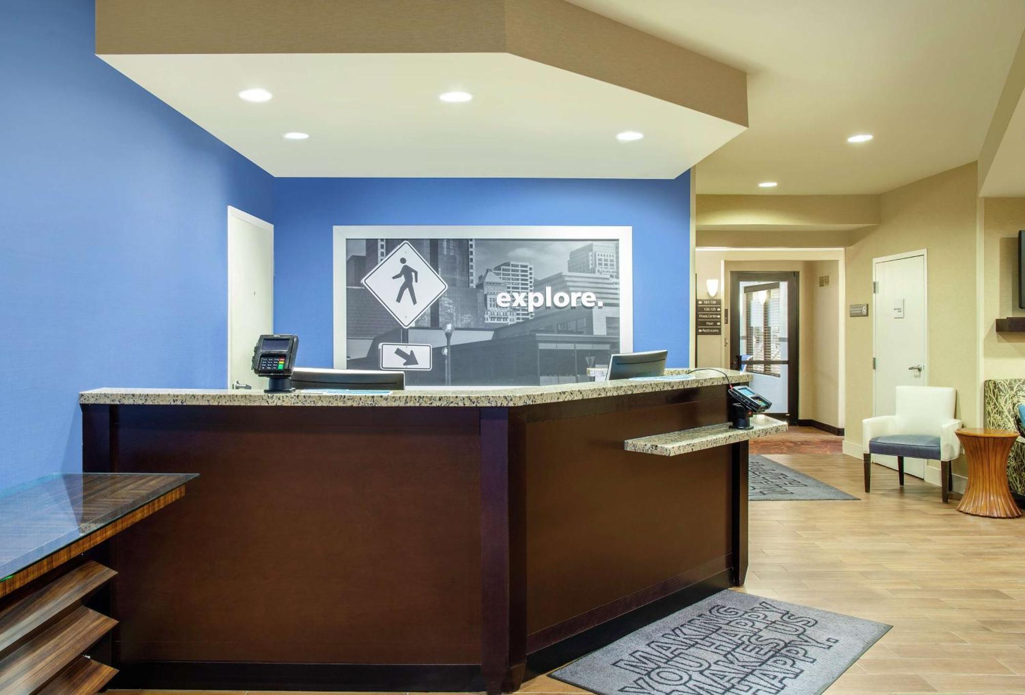 Hampton Inn Мерилвил Екстериор снимка