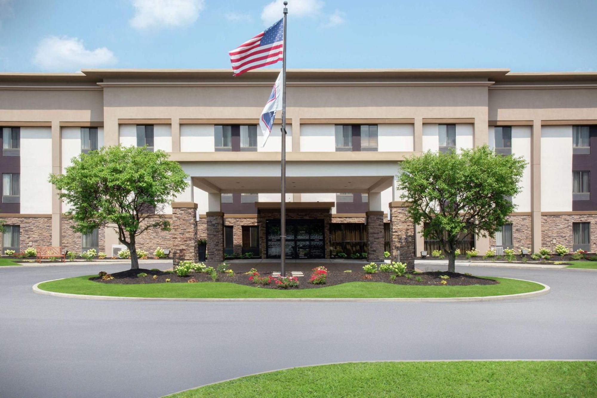 Hampton Inn Мерилвил Екстериор снимка