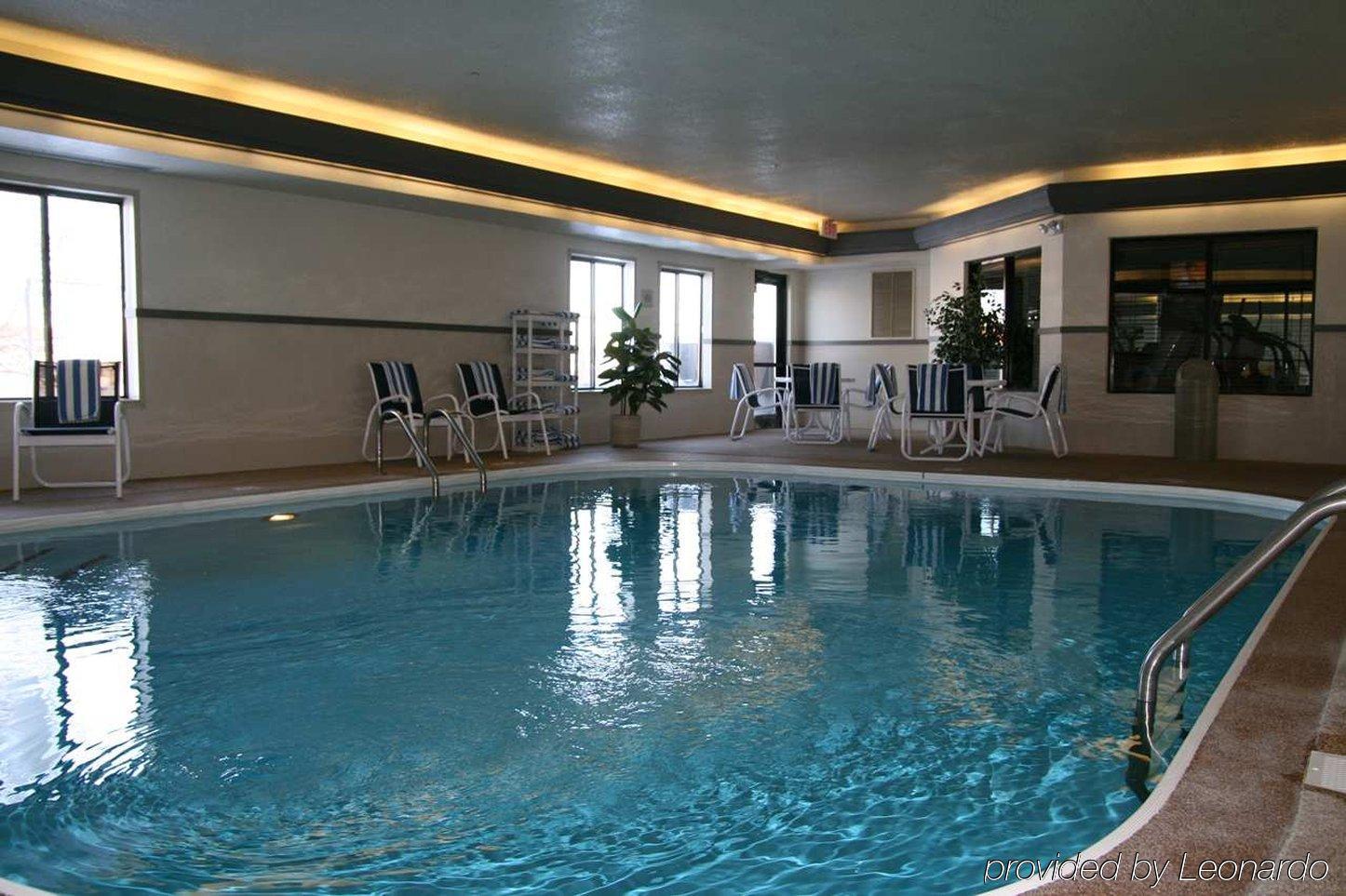 Hampton Inn Мерилвил Съоръжения снимка