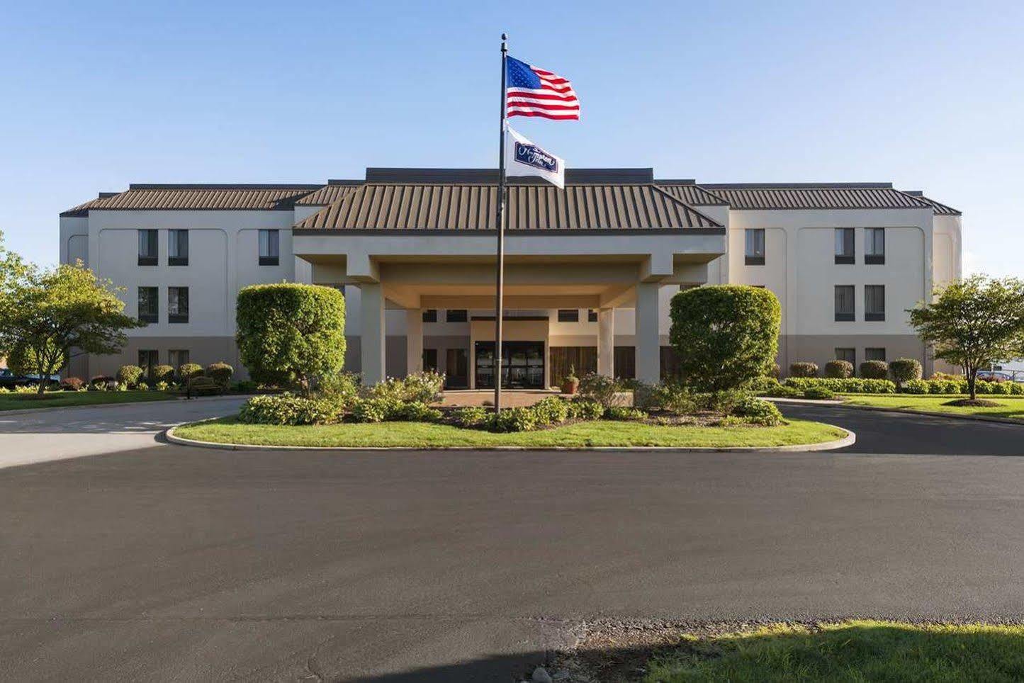 Hampton Inn Мерилвил Екстериор снимка